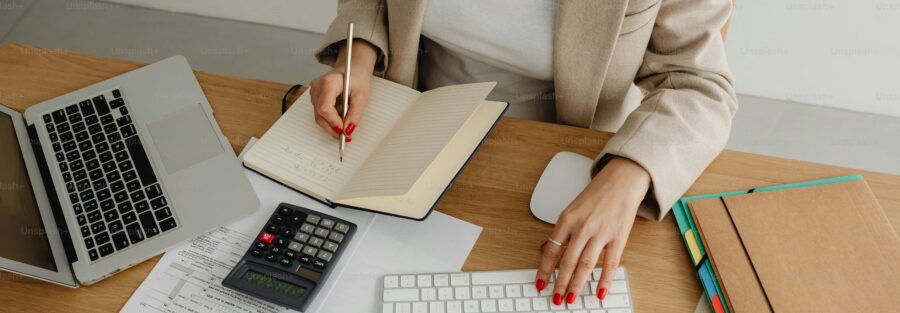 A könyvelői felelősség és szakértelem elengedhetetlen a vállalkozások sikeres pénzügyi irányításában.